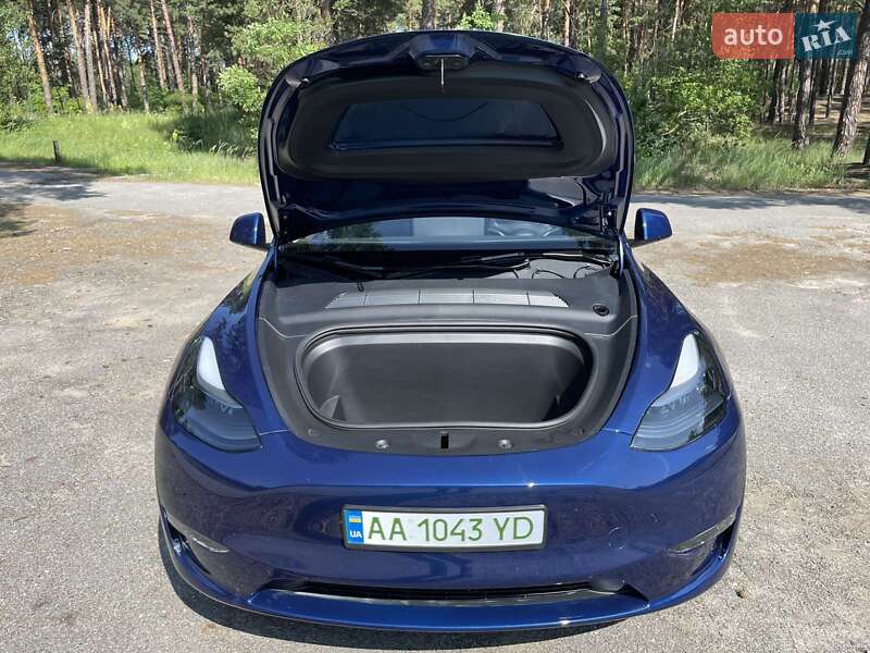 Внедорожник / Кроссовер Tesla Model Y 2024 в Киеве