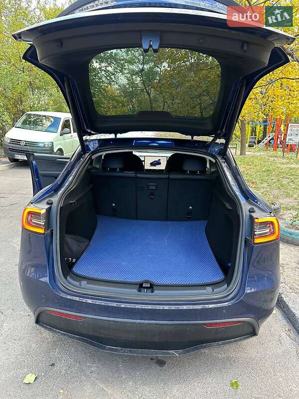 Внедорожник / Кроссовер Tesla Model Y 2023 в Львове