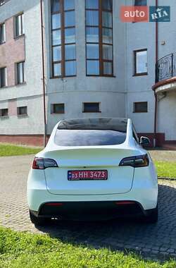 Внедорожник / Кроссовер Tesla Model Y 2021 в 