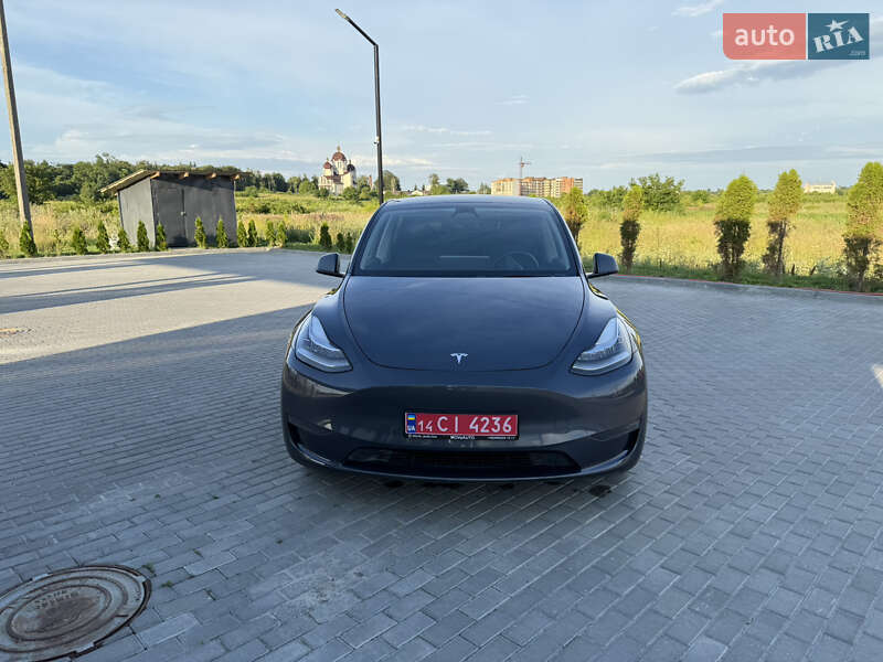 Tesla Model Y 2023