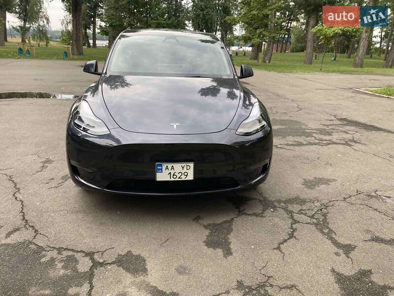 Внедорожник / Кроссовер Tesla Model Y 2024 в Киеве