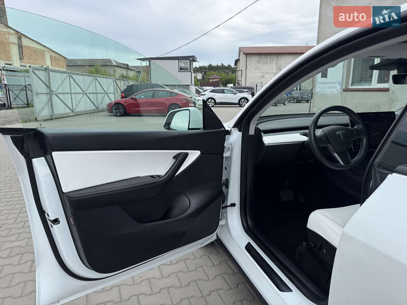 Внедорожник / Кроссовер Tesla Model Y 2021 в Луцке
