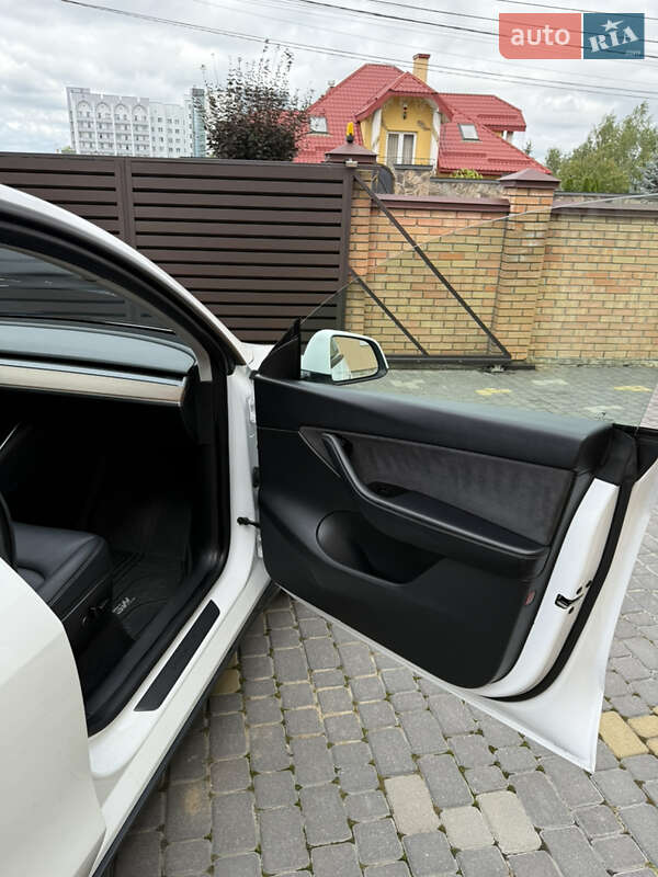 Внедорожник / Кроссовер Tesla Model Y 2020 в Львове