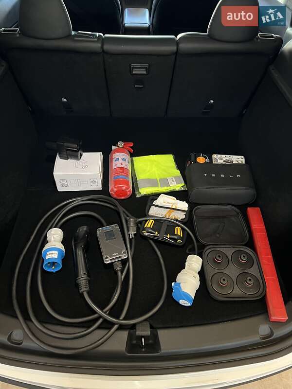 Внедорожник / Кроссовер Tesla Model Y 2023 в Житомире