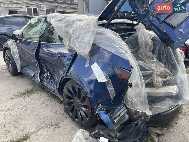 Позашляховик / Кросовер Tesla Model Y 2023 в Харкові