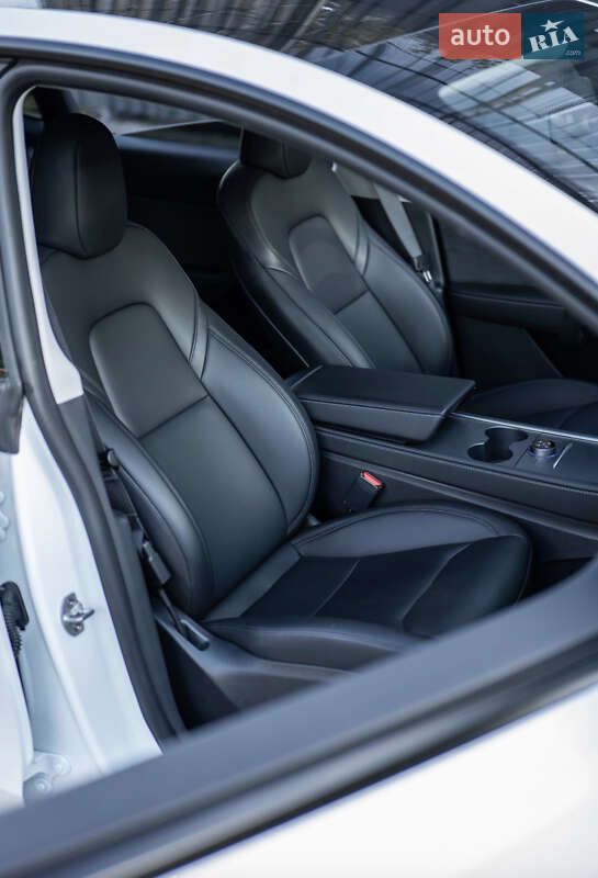 Внедорожник / Кроссовер Tesla Model Y 2023 в Киеве
