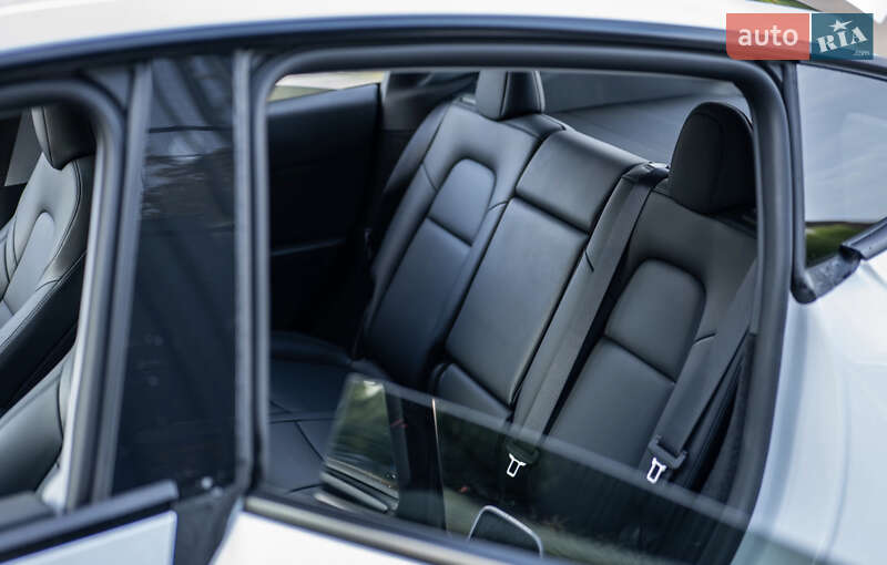 Внедорожник / Кроссовер Tesla Model Y 2023 в Киеве