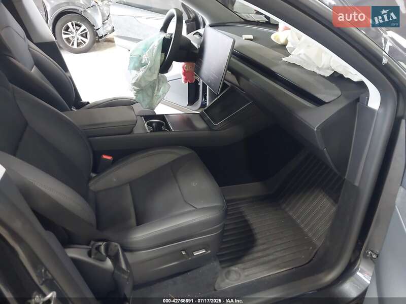 Внедорожник / Кроссовер Tesla Model Y 2025 в Киеве