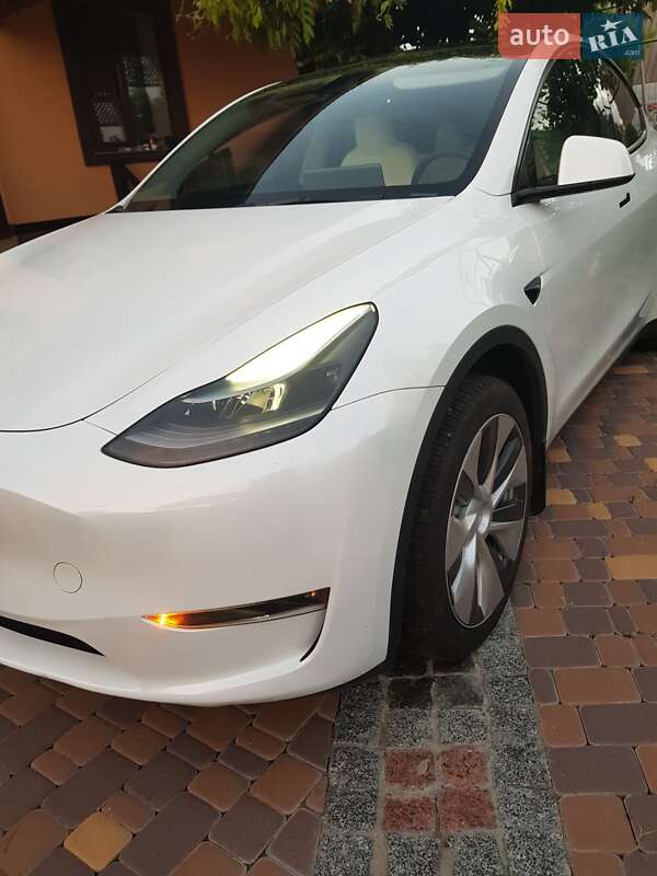 Внедорожник / Кроссовер Tesla Model Y 2023 в Киеве