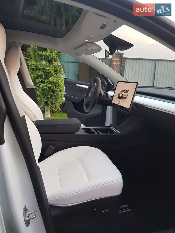 Внедорожник / Кроссовер Tesla Model Y 2023 в Киеве