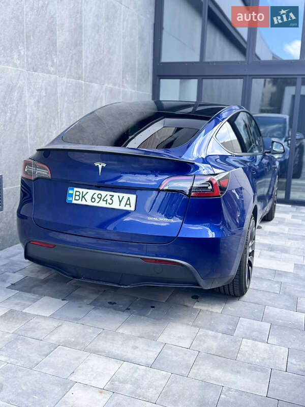 Внедорожник / Кроссовер Tesla Model Y 2023 в Киеве