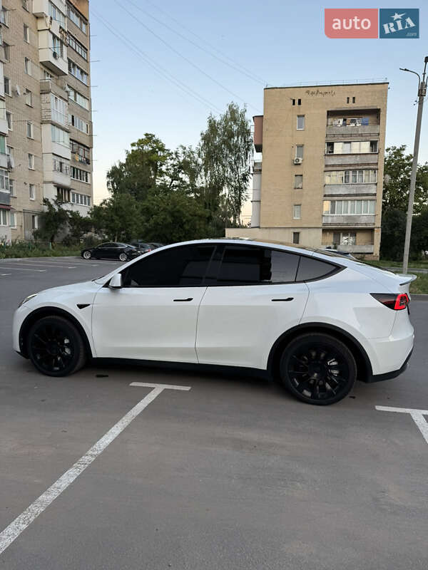 Внедорожник / Кроссовер Tesla Model Y 2023 в Могилев-Подольске