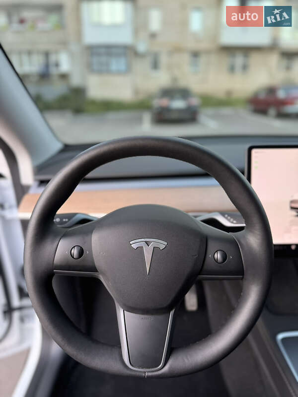 Внедорожник / Кроссовер Tesla Model Y 2023 в Могилев-Подольске