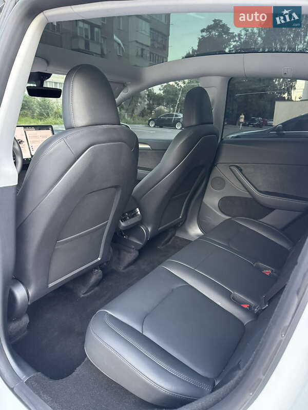 Внедорожник / Кроссовер Tesla Model Y 2023 в Могилев-Подольске