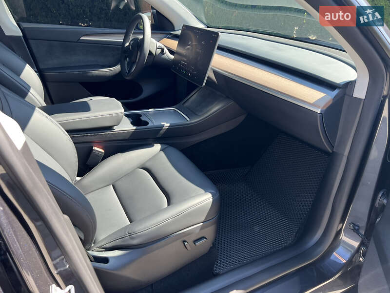 Внедорожник / Кроссовер Tesla Model Y 2024 в Тернополе