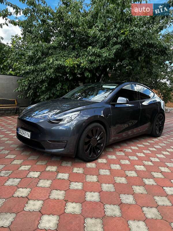 Позашляховик / Кросовер Tesla Model Y 2023 в 