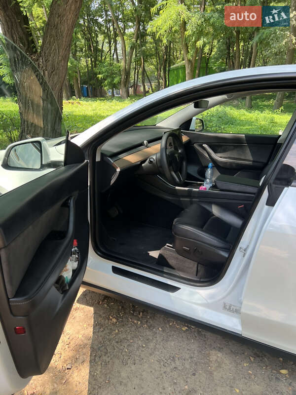 Внедорожник / Кроссовер Tesla Model Y 2020 в Черновцах