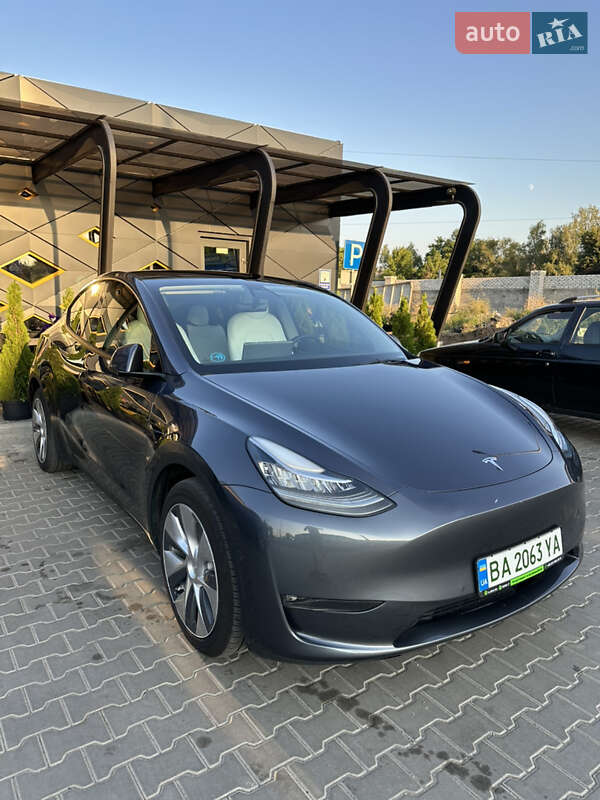 Tesla Model Y 2022