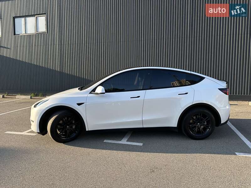 Внедорожник / Кроссовер Tesla Model Y 2021 в Киеве