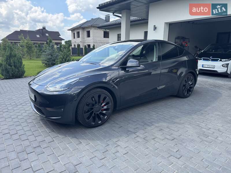 Tesla Model Y 2024