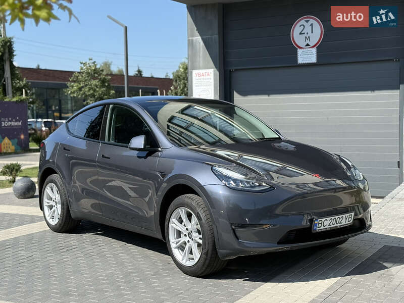 Tesla Model Y 2023