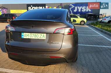 Внедорожник / Кроссовер Tesla Model Y 2021 в 
