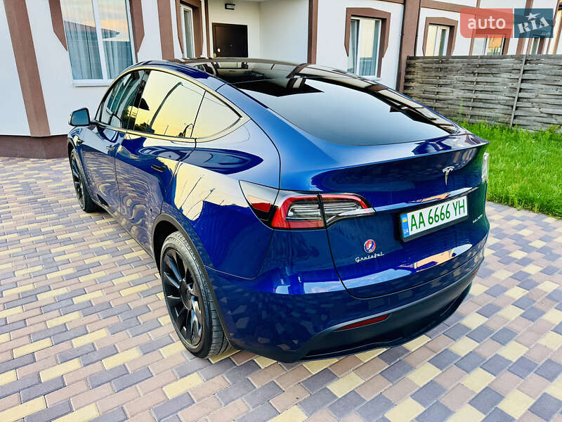 Внедорожник / Кроссовер Tesla Model Y 2023 в Киеве