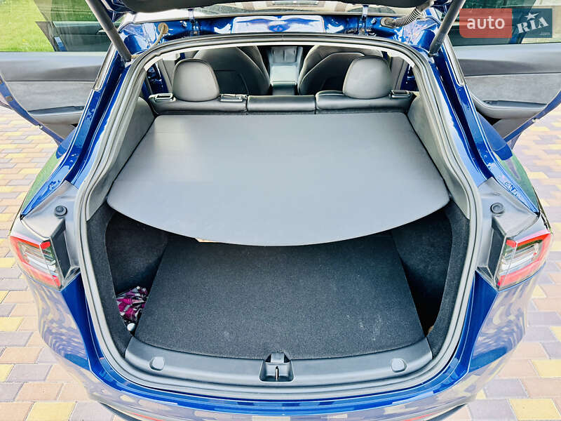 Внедорожник / Кроссовер Tesla Model Y 2023 в Киеве