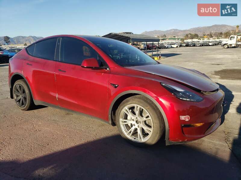 Tesla Model Y 2024