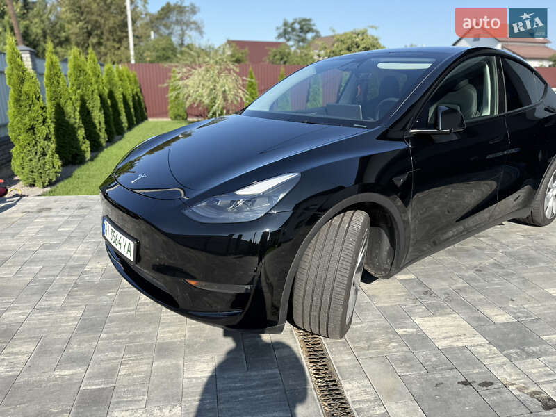 Tesla Model Y 2023
