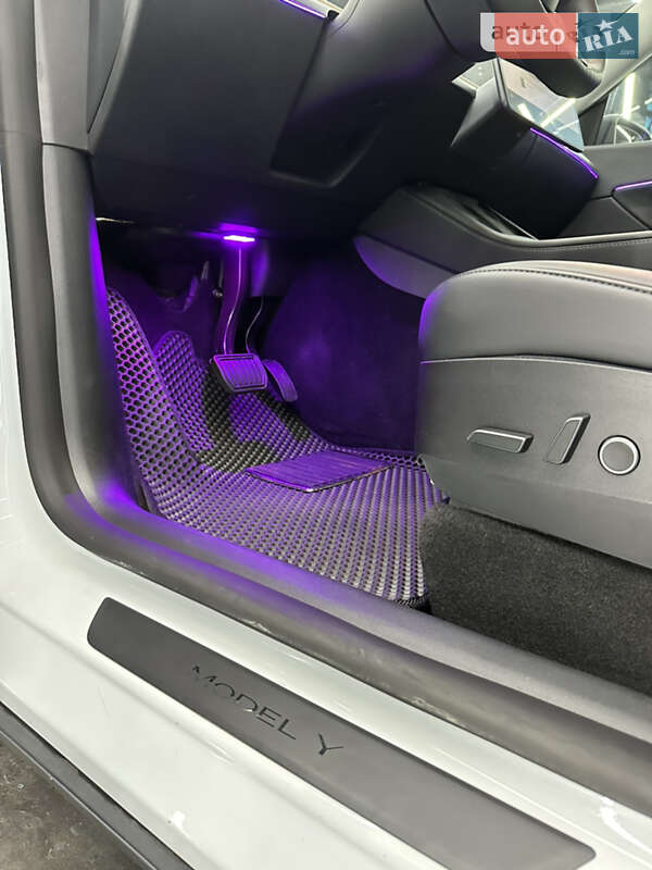 Внедорожник / Кроссовер Tesla Model Y 2022 в Киеве