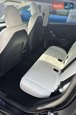 Внедорожник / Кроссовер Tesla Model Y 2024 в 