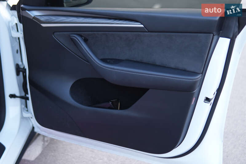 Позашляховик / Кросовер Tesla Model Y 2023 в Дніпрі фото 30 Позашляховик / Кросовер Tesla Model Y 2023 в Дніпрі