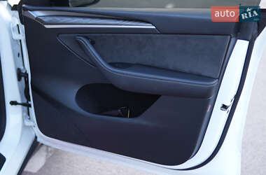 Внедорожник / Кроссовер Tesla Model Y 2023 в 