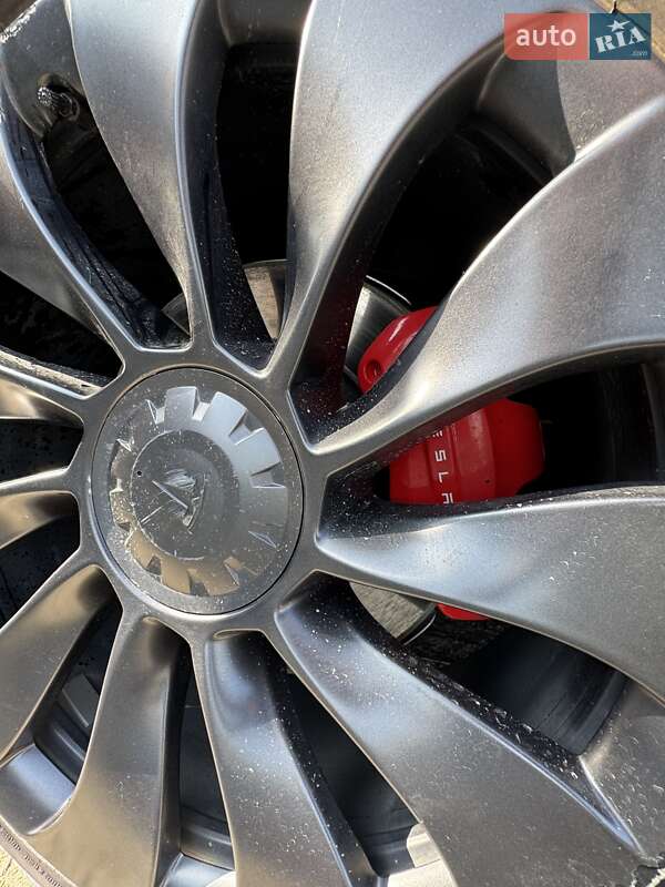 Внедорожник / Кроссовер Tesla Model Y 2022 в Ровно