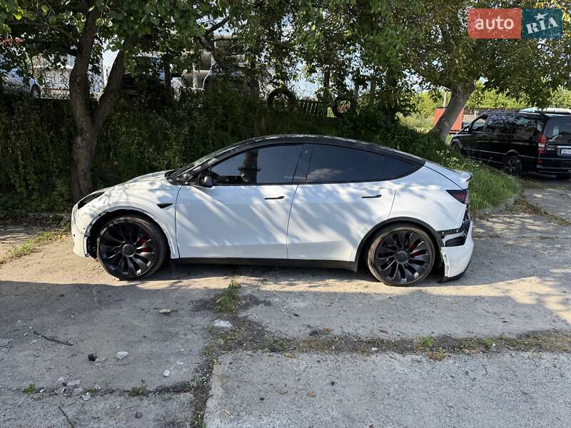 Внедорожник / Кроссовер Tesla Model Y 2022 в Ровно