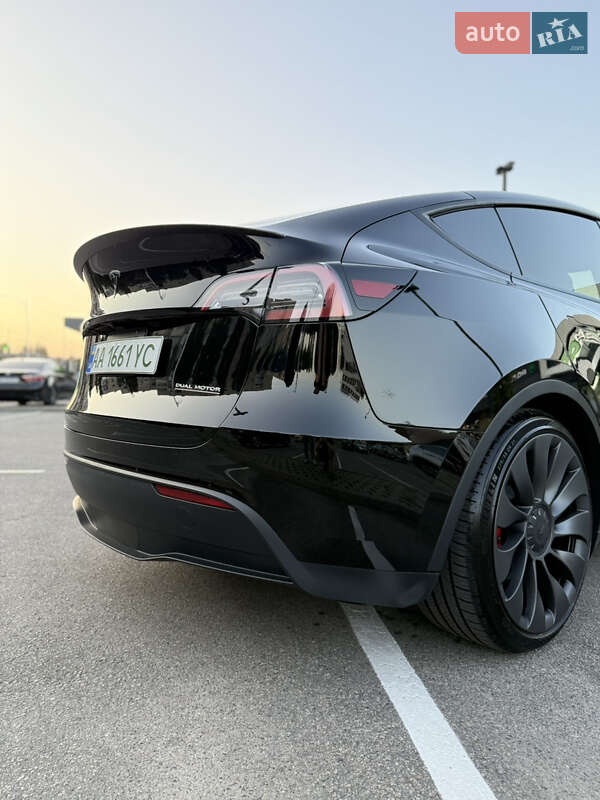 Внедорожник / Кроссовер Tesla Model Y 2023 в Киеве