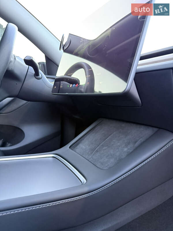 Внедорожник / Кроссовер Tesla Model Y 2023 в Киеве
