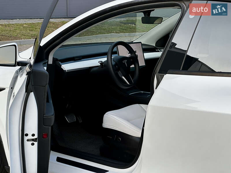 Внедорожник / Кроссовер Tesla Model Y 2022 в Ивано-Франковске