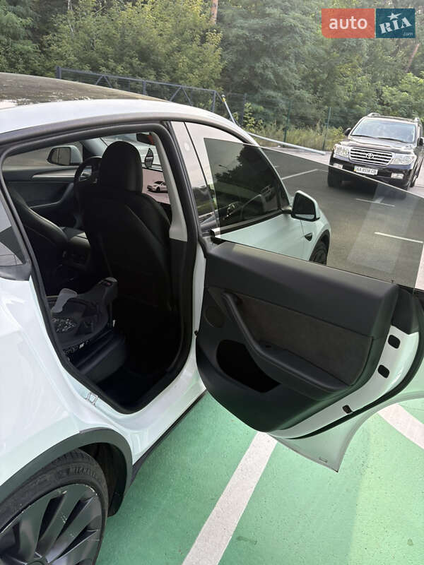 Внедорожник / Кроссовер Tesla Model Y 2023 в Борисполе