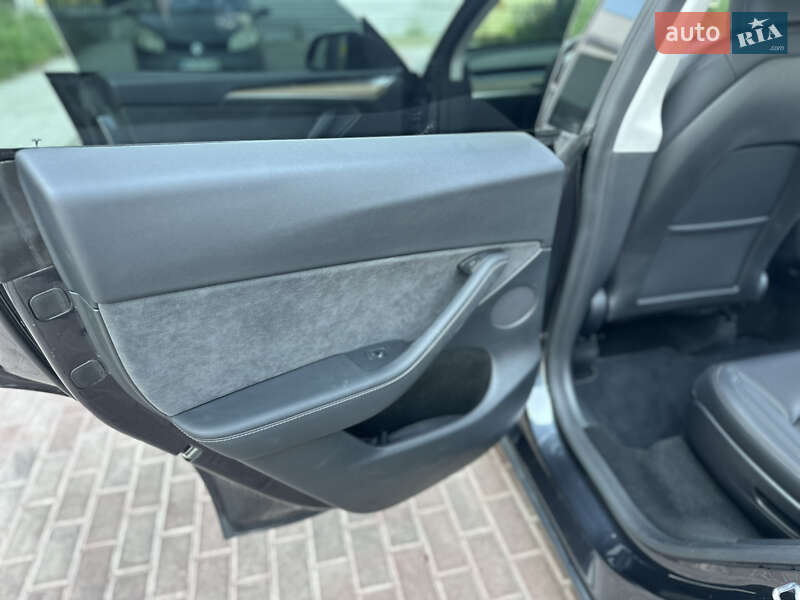 Внедорожник / Кроссовер Tesla Model Y 2024 в Ровно