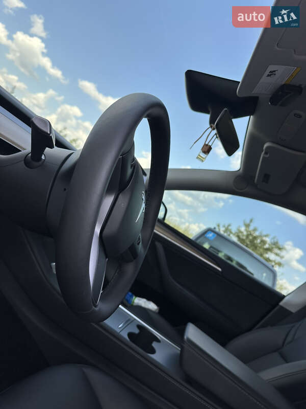 Внедорожник / Кроссовер Tesla Model Y 2024 в Ровно