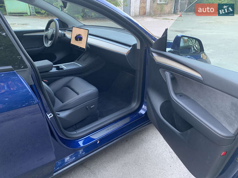 Внедорожник / Кроссовер Tesla Model Y 2023 в Киеве