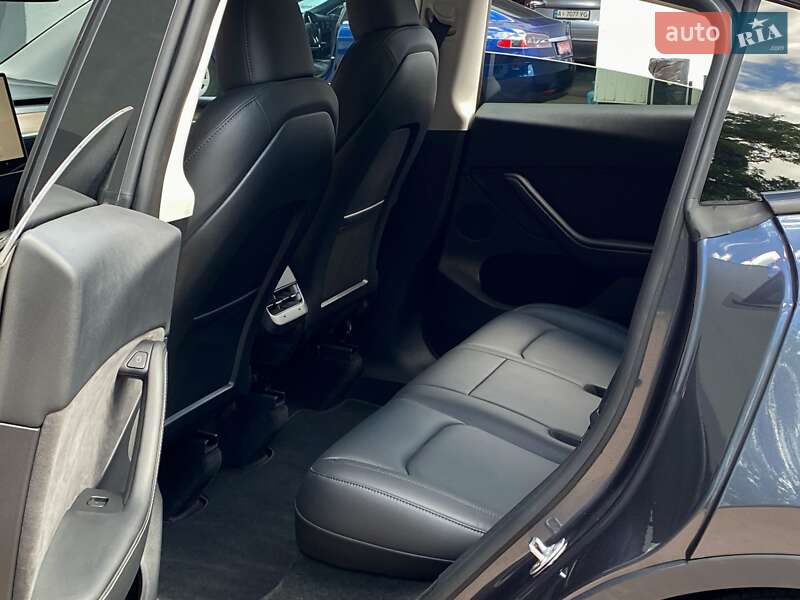 Внедорожник / Кроссовер Tesla Model Y 2024 в Киеве