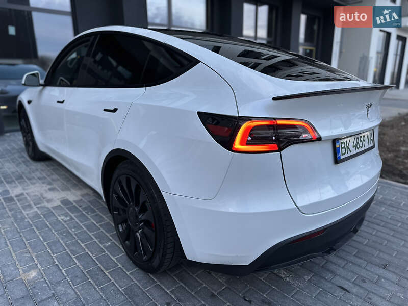 Внедорожник / Кроссовер Tesla Model Y 2023 в Ровно