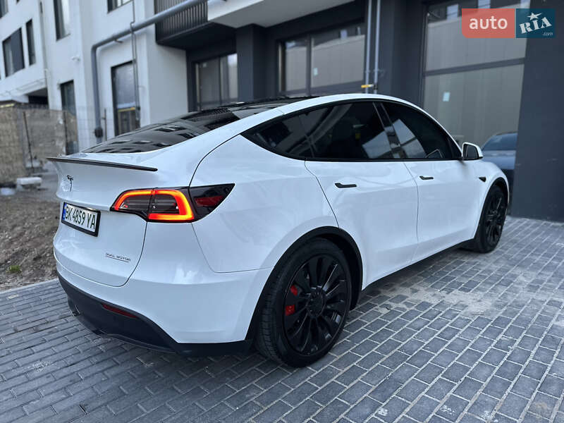 Внедорожник / Кроссовер Tesla Model Y 2023 в Ровно
