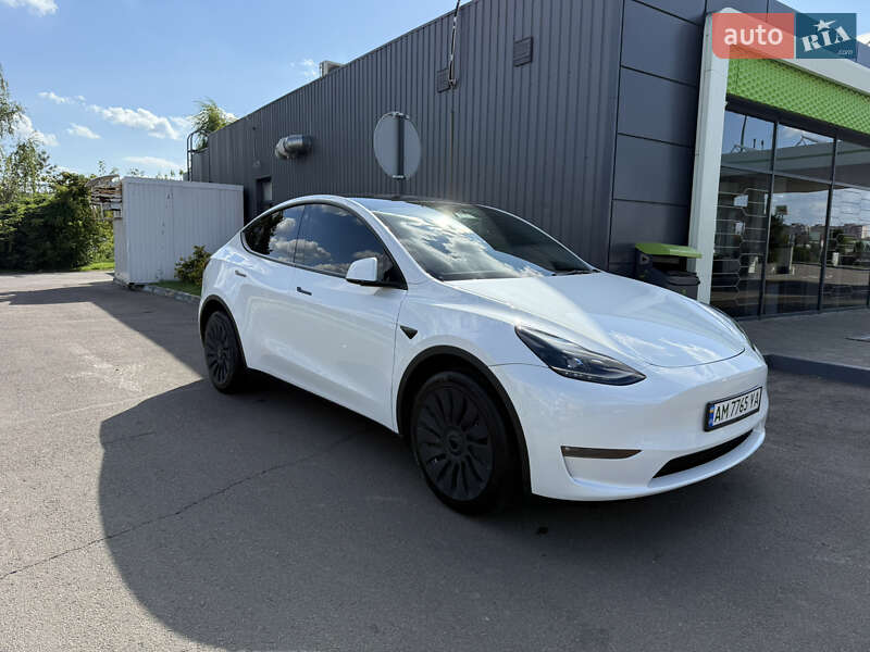 Tesla Model Y 2023