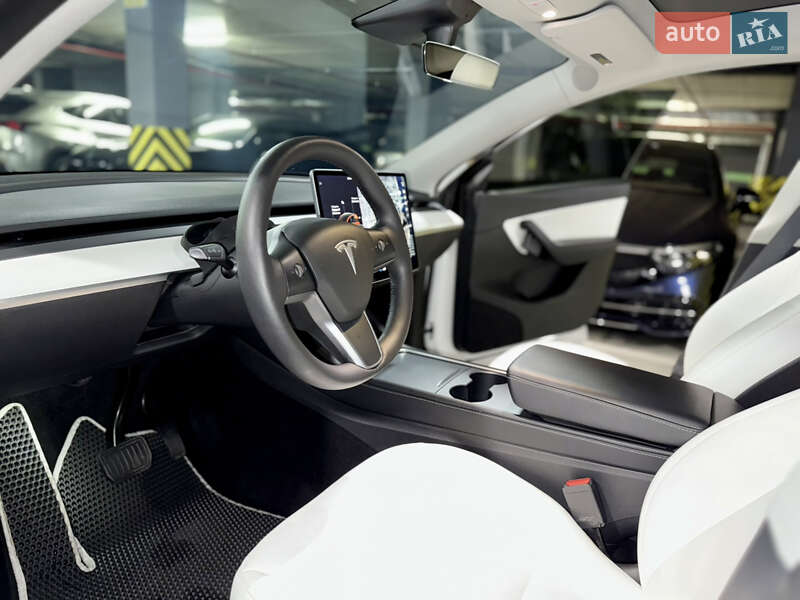 Внедорожник / Кроссовер Tesla Model Y 2021 в Киеве
