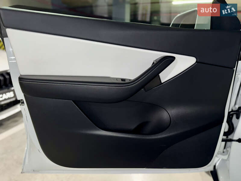 Внедорожник / Кроссовер Tesla Model Y 2021 в Киеве