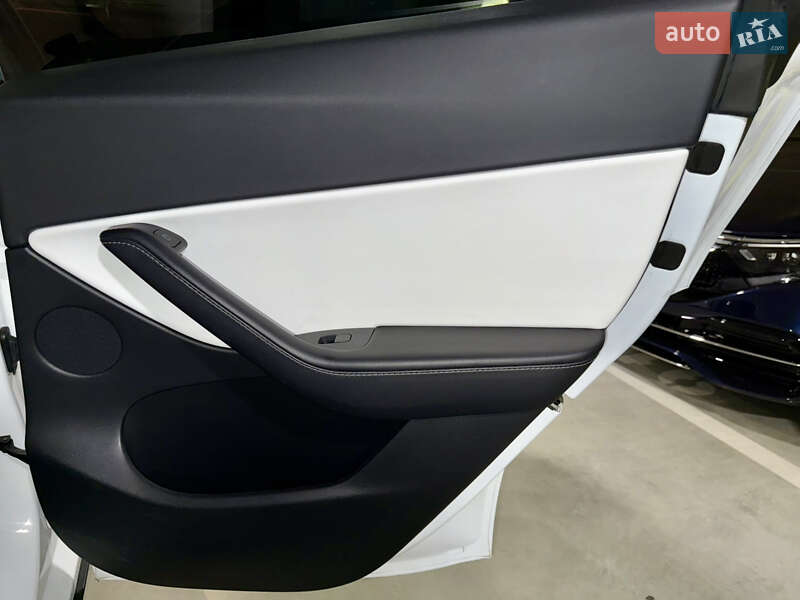Внедорожник / Кроссовер Tesla Model Y 2021 в Киеве